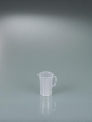 Messbecher mit Henkel, transparente Skala