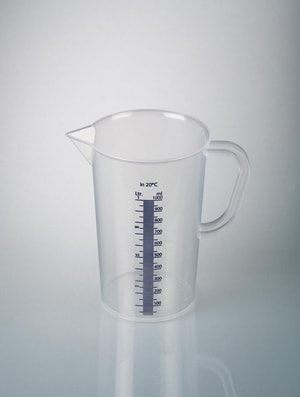 Messbecher mit Henkel, blaue Skala