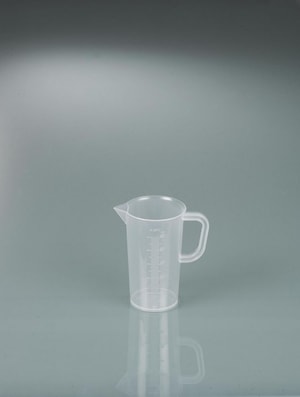 Messbecher mit Henkel, transparente Skala